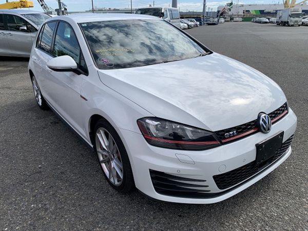 Volkswagen Golf Hatchback, Petrol, 2015, White