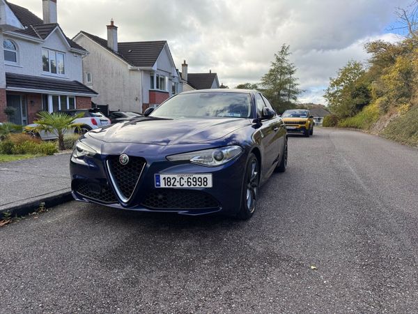 Alfa Romeo Giulia Saloon, Petrol, 2018, Blue