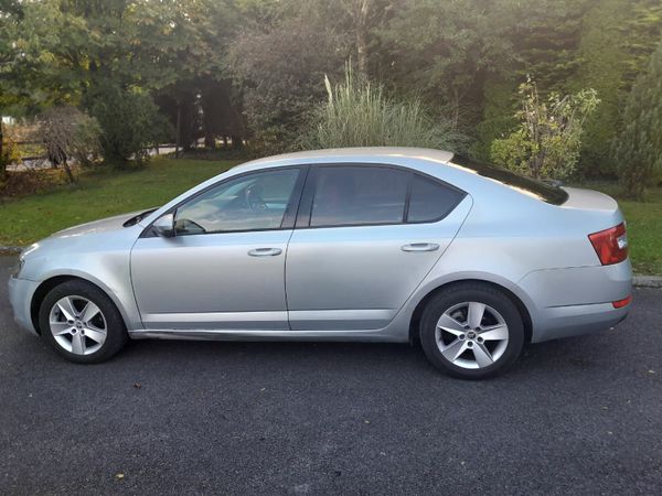 Skoda Octavia Saloon, Diesel, 2015, Silver