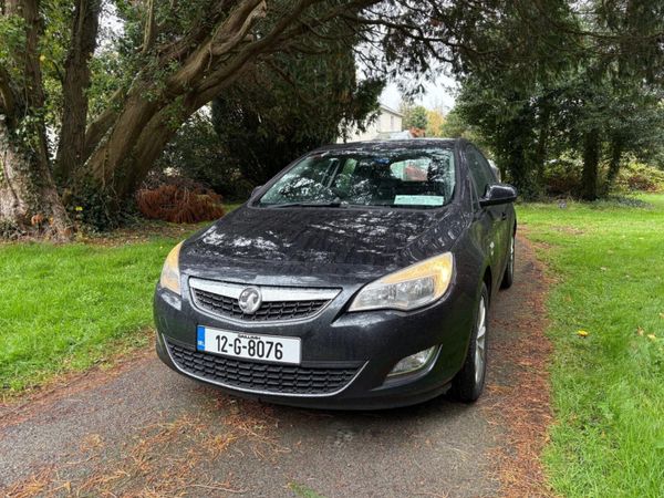 Vauxhall Astra Hatchback, Petrol, 2012, Black