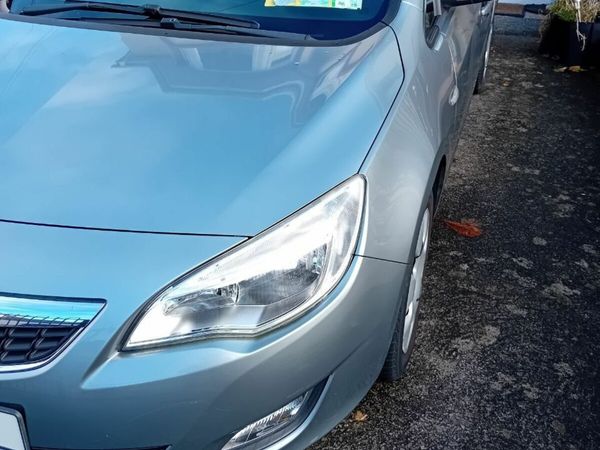 Opel Astra MPV, Diesel, 2012, Silver