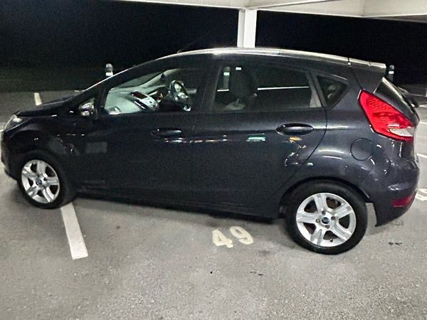 Ford Fiesta Hatchback, Petrol, 2010, Grey