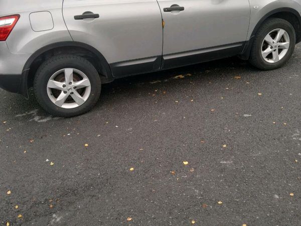 Nissan Qashqai Hatchback, Diesel, 2011, Silver