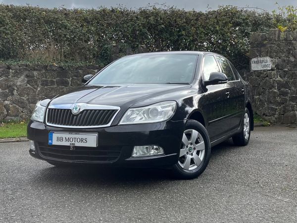 Skoda Octavia Saloon, Petrol, 2012, Black