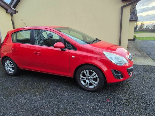 Opel Corsa Hatchback, Petrol, 2011, Red