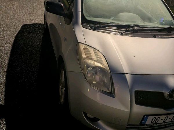 Toyota Yaris Hatchback, Petrol, 2006, Silver