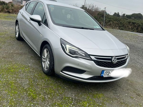 Vauxhall Astra Hatchback, Diesel, 2017, Silver