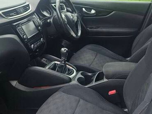 Nissan Qashqai Hatchback, Diesel, 2015, Silver