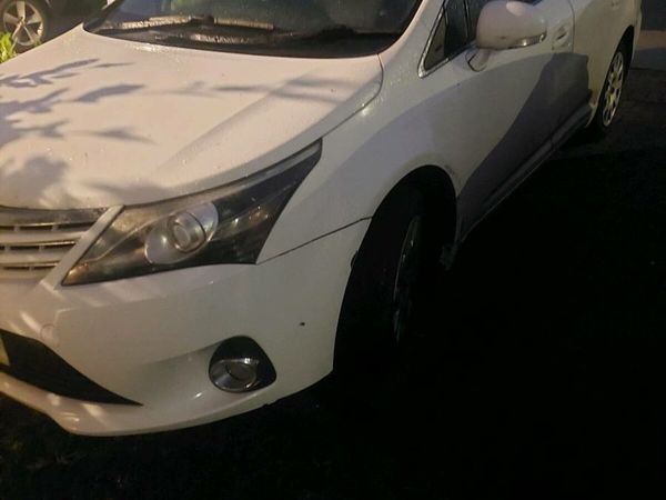 Toyota Avensis Saloon, Diesel, 2013, White