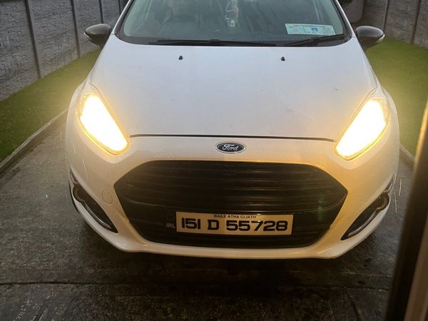 Ford Fiesta Hatchback, Petrol, 2015, White