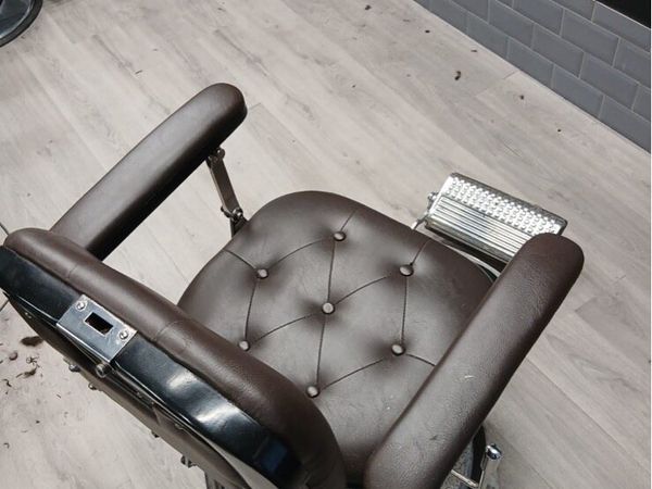 Barber chair for sale in Dublin for €400 on DoneDeal