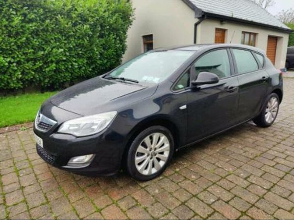 Opel Astra Hatchback, Petrol, 2010, Black