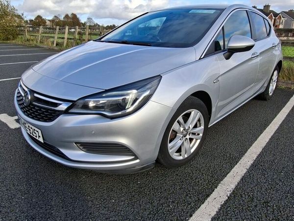 Vauxhall Astra Hatchback, Diesel, 2017, Silver
