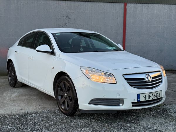 Vauxhall Insignia Hatchback, Diesel, 2011, White
