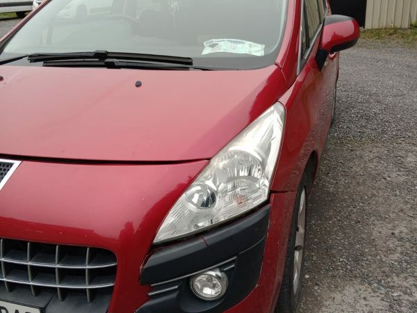 Peugeot 3008 MPV, Diesel, 2010, Red
