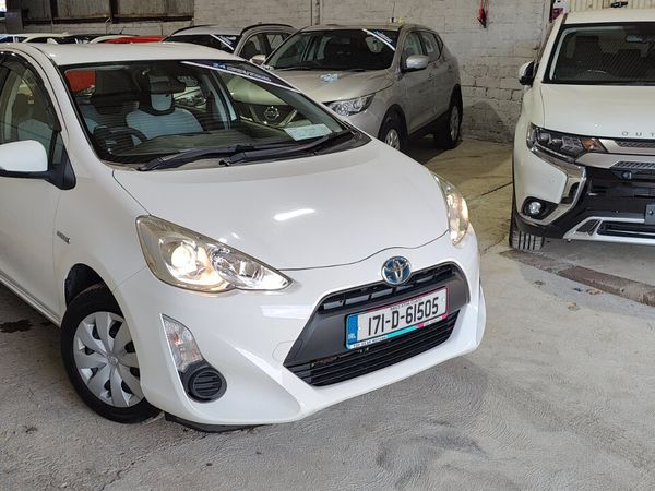 Toyota Aqua Hatchback, Petrol Hybrid, 2017, White