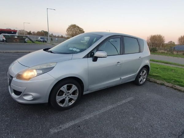 Renault Clio MPV, Petrol, 2014, Silver