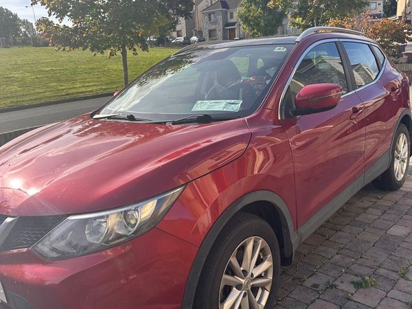 Nissan Qashqai SUV, Petrol, 2017, Red