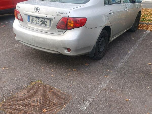 Toyota Corolla Saloon, Diesel, 2009, Silver