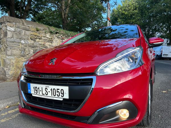 Peugeot 208 Hatchback, Petrol, 2019, Red