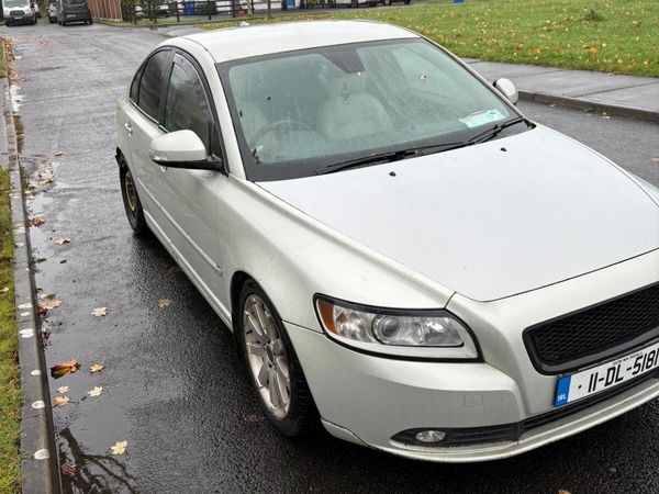 Volvo S40 Saloon, Diesel, 2011, White
