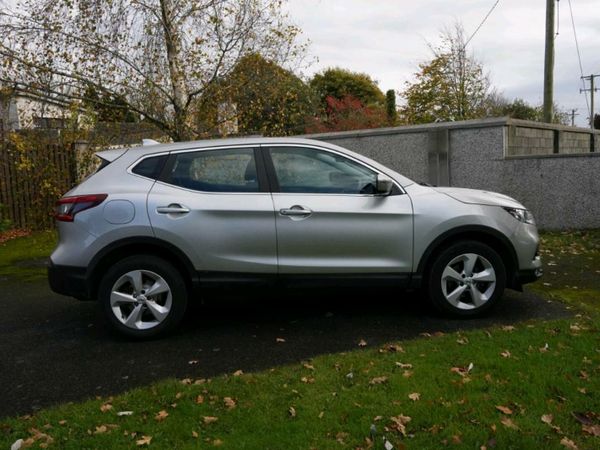 Nissan Qashqai Hatchback, Diesel, 2019, Silver