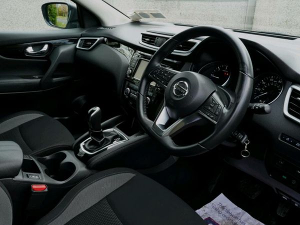Nissan Qashqai Hatchback, Diesel, 2019, Silver