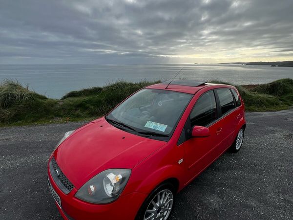 Ford Fiesta Hatchback, Petrol, 2007, Red
