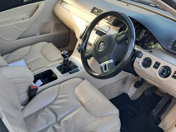 Volkswagen Passat Estate, Diesel, 2010, Blue