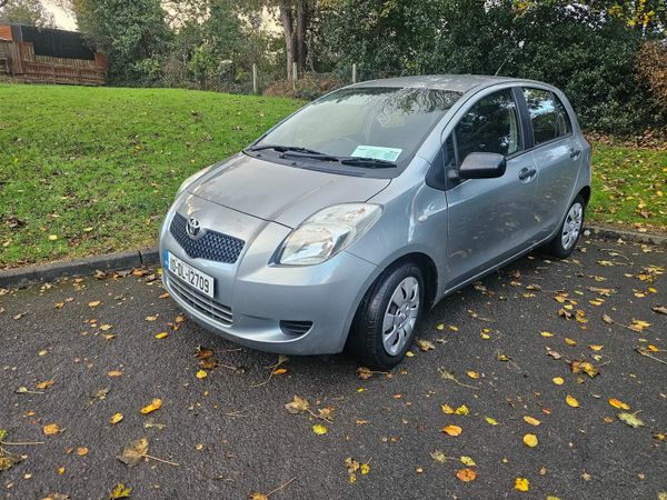 Toyota Yaris Hatchback, Petrol, 2010, Silver