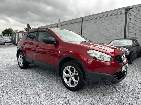 Nissan Qashqai Hatchback, Diesel, 2012, Red