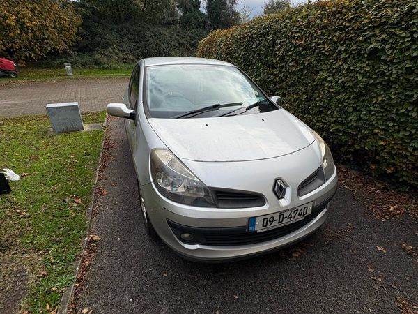Renault Clio Hatchback, Petrol, 2009, Silver