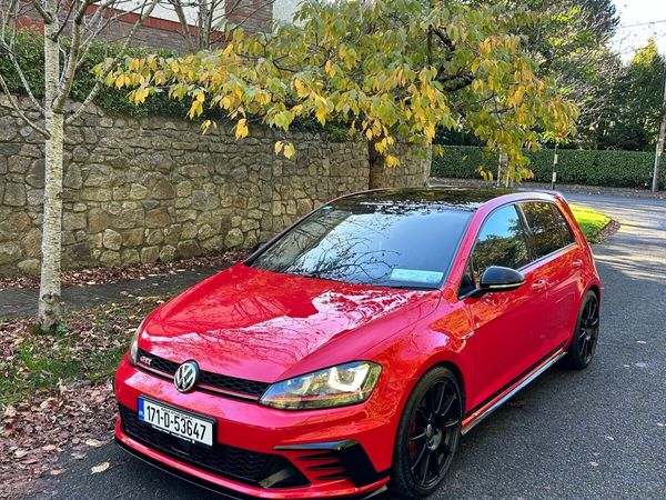 Volkswagen Golf Hatchback, Petrol, 2017, Red