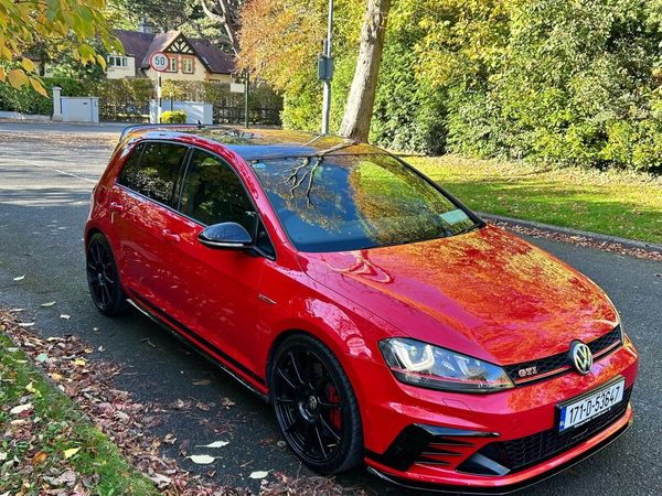 Volkswagen Golf Hatchback, Petrol, 2017, Red