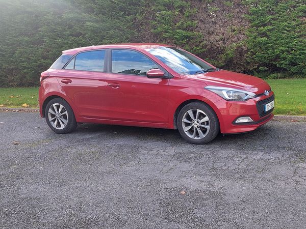 Hyundai i20 Hatchback, Petrol, 2017, Red