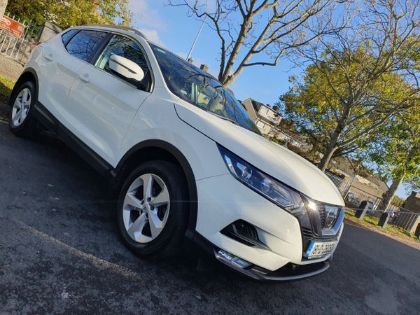 Nissan Qashqai MPV, Petrol, 2018, White