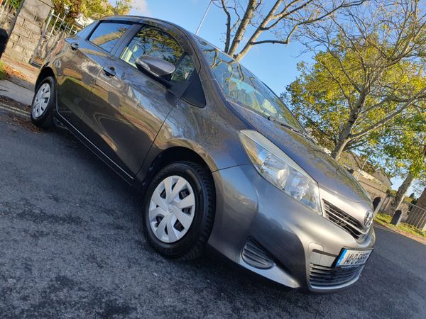 Toyota Yaris Hatchback, Petrol, 2014, Grey