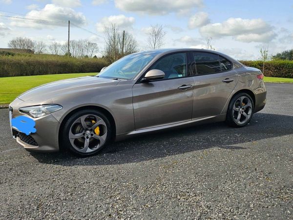 Alfa Romeo Giulia Saloon, Diesel, 2018, Beige