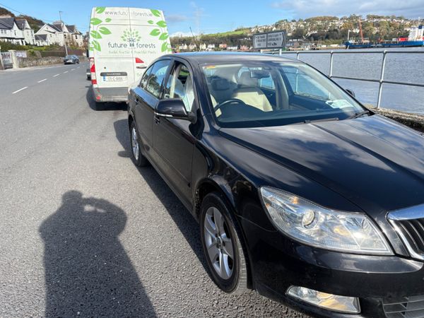 Skoda Octavia Saloon, Petrol, 2010, Black