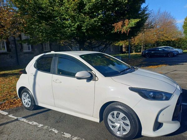 Toyota Yaris Hatchback, Petrol Hybrid, 2020, White