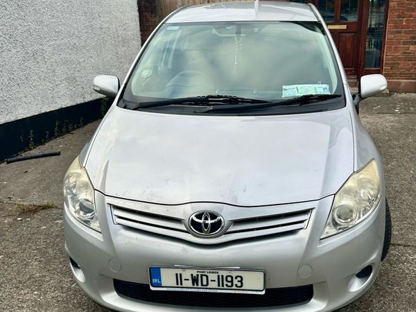 Toyota Auris Hatchback, Diesel, 2011, Silver