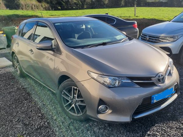 Toyota Auris Hatchback, Diesel, 2015, Bronze