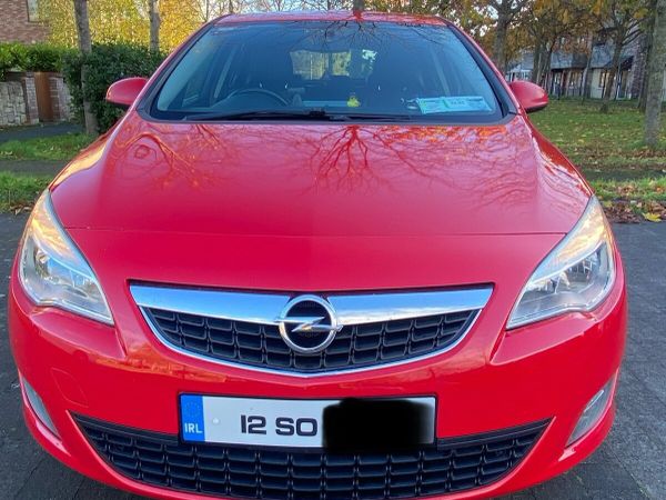 Vauxhall Astra Hatchback, Diesel, 2012, Red