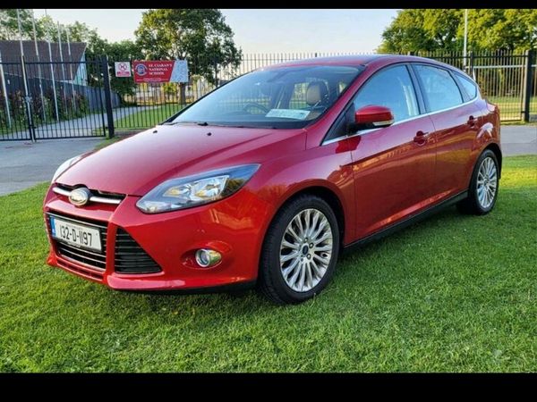 Ford Focus Hatchback, Petrol, 2013, Red