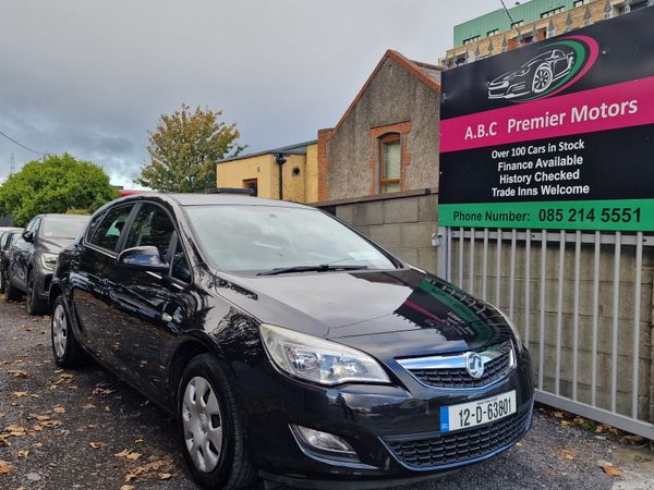 Opel Astra Hatchback, Petrol, 2012, Black