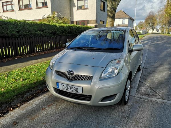 Toyota Yaris Hatchback, Petrol, 2010, Gold
