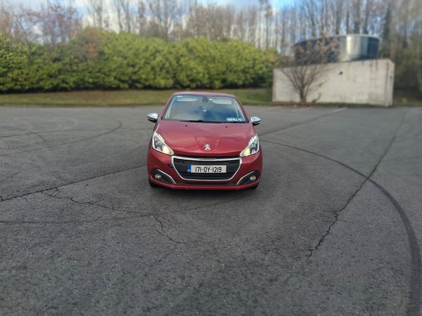 Peugeot 208 Hatchback, Petrol, 2017, Red