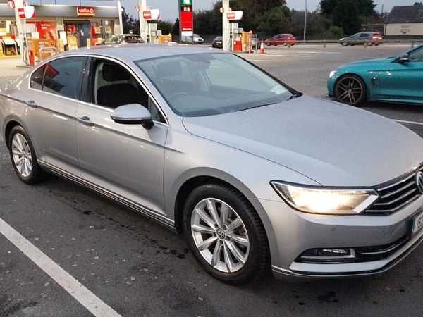 Volkswagen Passat Saloon, Diesel, 2019, Grey