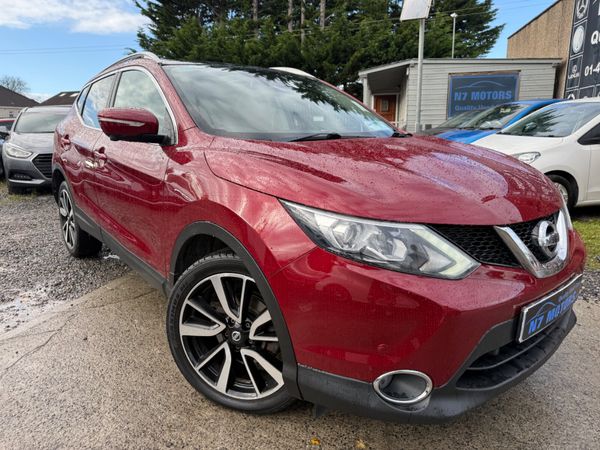 Nissan Qashqai Hatchback, Diesel, 2014, Red