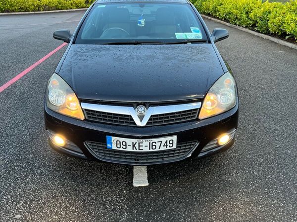 Vauxhall Astra Hatchback, Petrol, 2009, Black